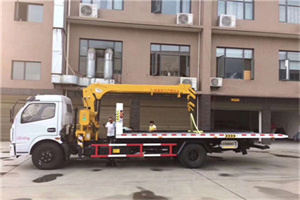 浮梁附近汽车轮胎更换